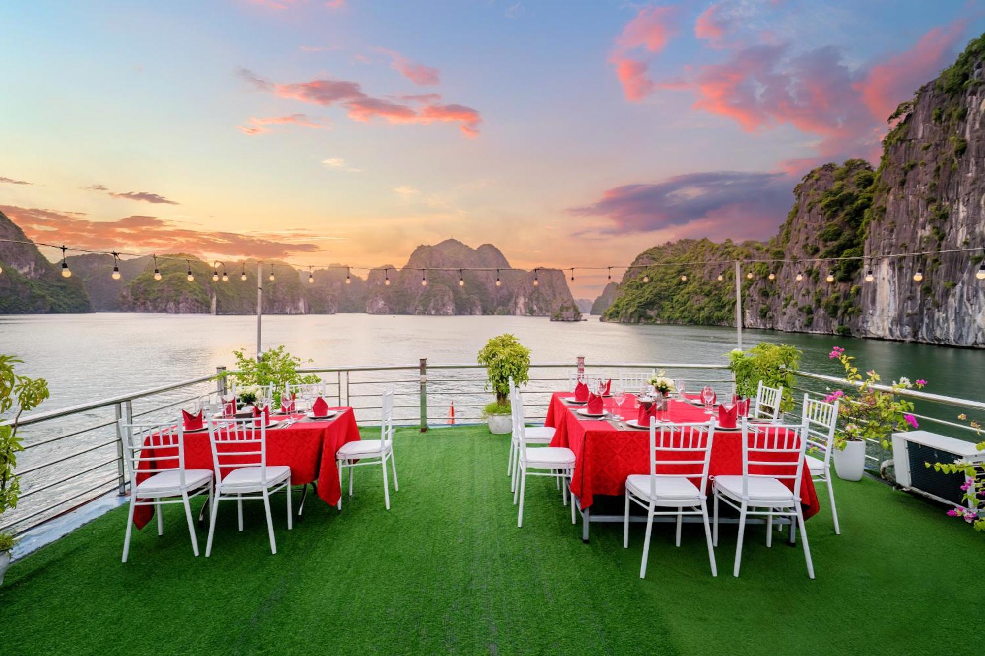 Sunlight Cruise Hotel Ha Long Eksteriør billede